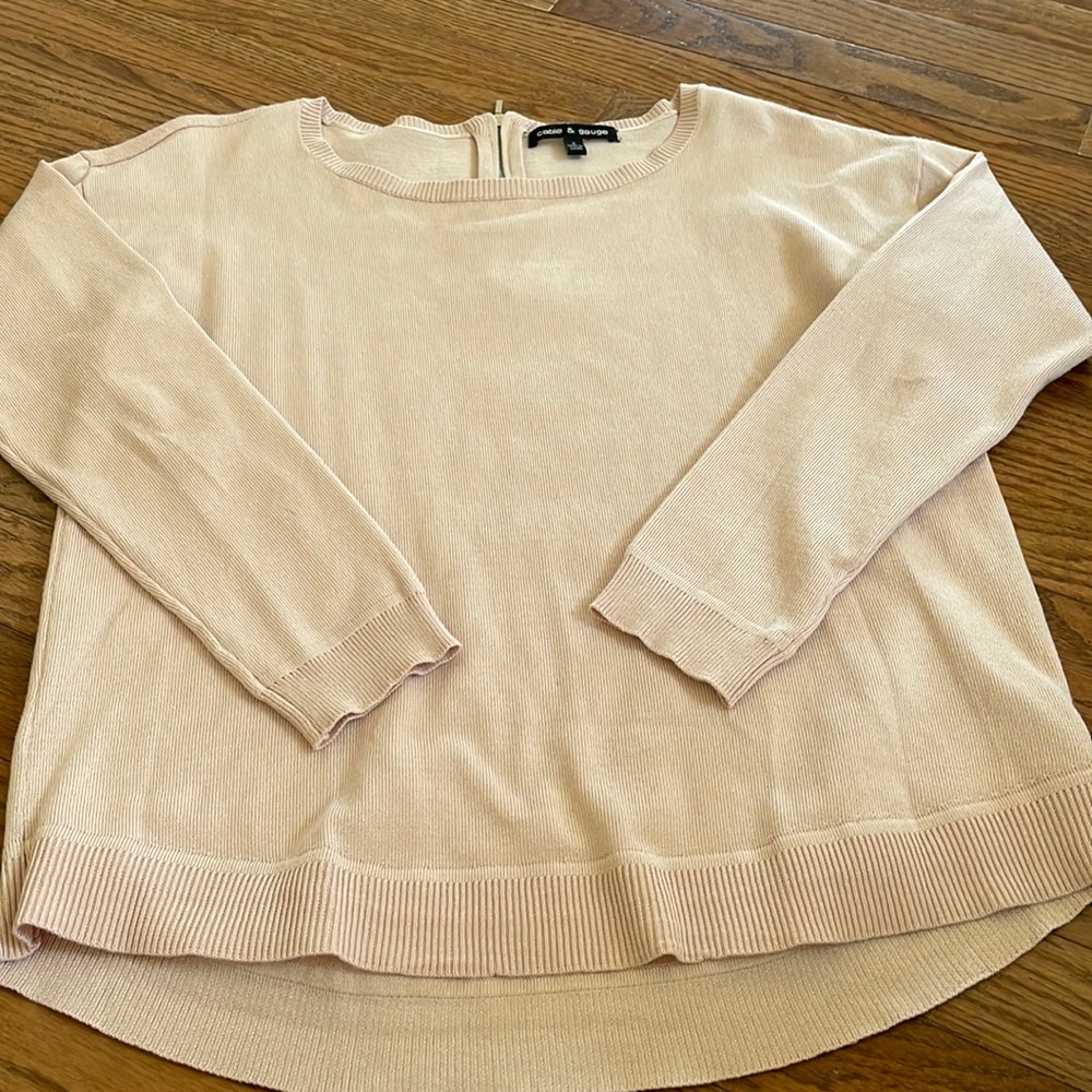 Beautiful lightweight Sweater